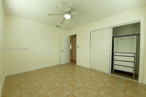 Villa ou maison à louer à Hollywood, Floride: 2 chambres, 119.75 m2 № 1999190 - photo 11