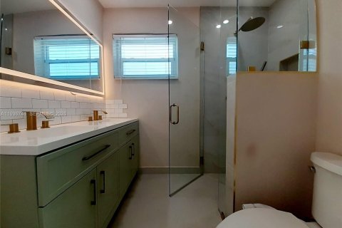 Villa ou maison à louer à Hollywood, Floride: 2 chambres, 119.75 m2 № 1999190 - photo 10