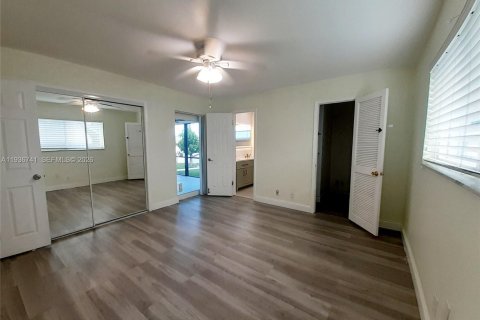 Villa ou maison à louer à Hollywood, Floride: 2 chambres, 119.75 m2 № 1999190 - photo 28