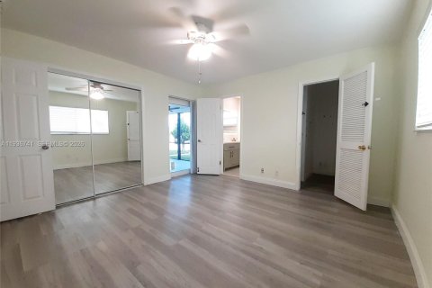 Villa ou maison à louer à Hollywood, Floride: 2 chambres, 119.75 m2 № 1999190 - photo 8