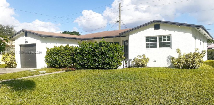 Villa ou maison à Hollywood, Floride 2 chambres, 119.75 m2 № 1999190