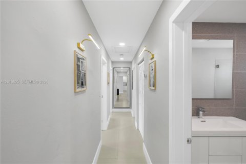 Villa ou maison à vendre à Hollywood, Floride: 3 chambres, 135.64 m2 № 2073728 - photo 17