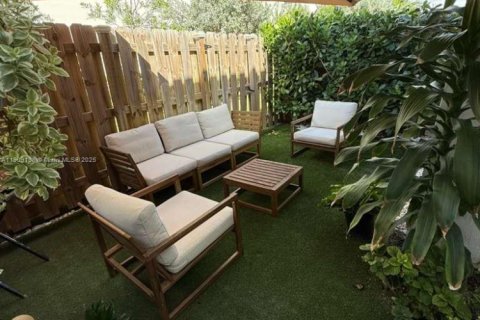 Купить таунхаус в Пемброк-Пайнс, Флорида 3 спальни, 140м2, № 2054669 - фото 23