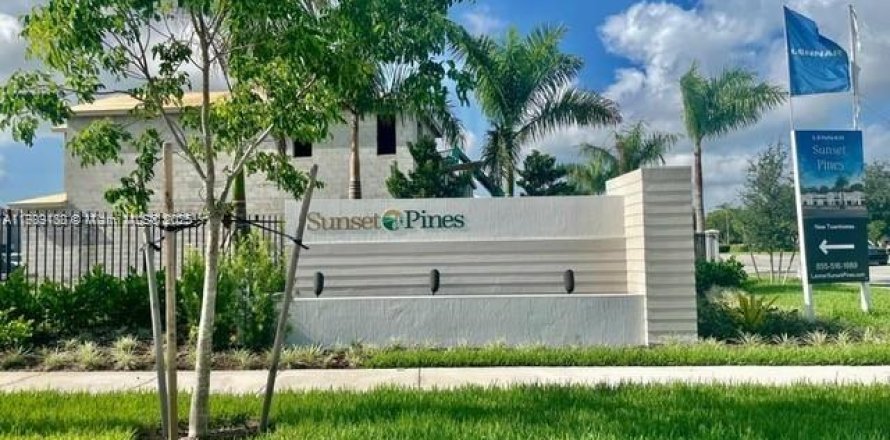 Таунхаус в Пемброк-Пайнс, Флорида 3 спальни, 140м2 № 2054669