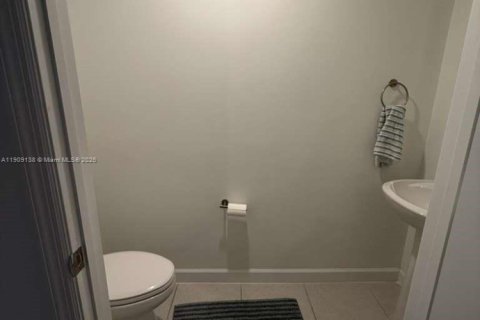 Купить таунхаус в Пемброк-Пайнс, Флорида 3 спальни, 140м2, № 2054669 - фото 14