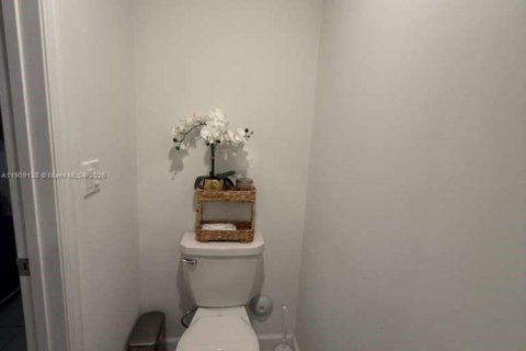 Купить таунхаус в Пемброк-Пайнс, Флорида 3 спальни, 140м2, № 2054669 - фото 16