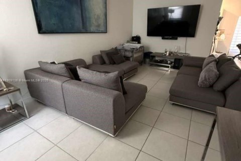 Купить таунхаус в Пемброк-Пайнс, Флорида 3 спальни, 140м2, № 2054669 - фото 19