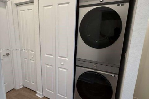 Купить таунхаус в Пемброк-Пайнс, Флорида 3 спальни, 140м2, № 2054669 - фото 9