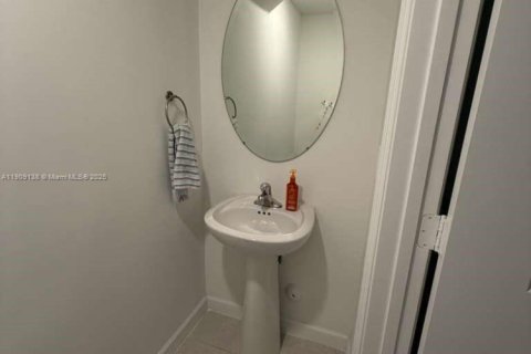 Купить таунхаус в Пемброк-Пайнс, Флорида 3 спальни, 140м2, № 2054669 - фото 15