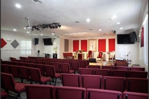 Propiedad comercial en venta en Hallandale Beach, Florida № 2012691 - foto 13