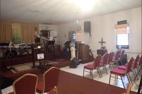 Propiedad comercial en venta en Hallandale Beach, Florida № 2012691 - foto 14