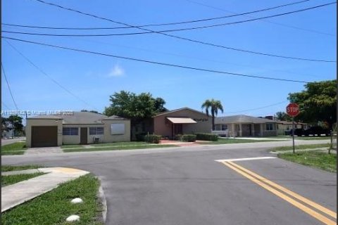 Propiedad comercial en venta en Hallandale Beach, Florida № 2012691 - foto 16