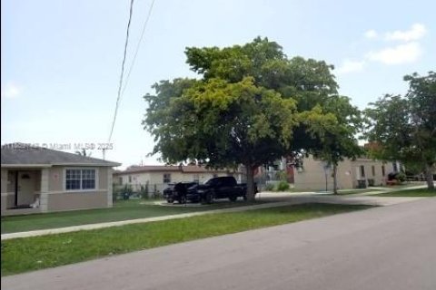 Propiedad comercial en venta en Hallandale Beach, Florida № 2012691 - foto 23