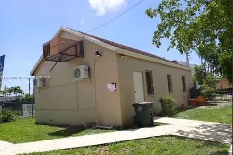 Propiedad comercial en venta en Hallandale Beach, Florida № 2012691 - foto 15