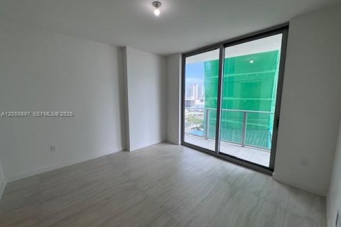 Condominio en alquiler en Miami, Florida, 2 dormitorios, 96.71 m2 № 2072828 - foto 14