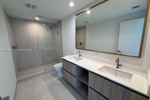Condominio en alquiler en Miami, Florida, 2 dormitorios, 96.71 m2 № 2072828 - foto 16