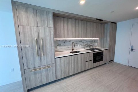 Condominio en alquiler en Miami, Florida, 2 dormitorios, 96.71 m2 № 2072828 - foto 5