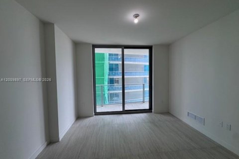 Condominio en alquiler en Miami, Florida, 2 dormitorios, 96.71 m2 № 2072828 - foto 13