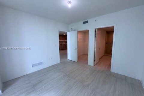 Condominio en alquiler en Miami, Florida, 2 dormitorios, 96.71 m2 № 2072828 - foto 12