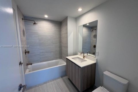 Condominio en alquiler en Miami, Florida, 2 dormitorios, 96.71 m2 № 2072828 - foto 22
