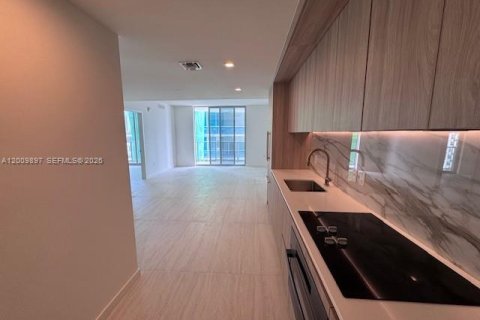 Condominio en alquiler en Miami, Florida, 2 dormitorios, 96.71 m2 № 2072828 - foto 4