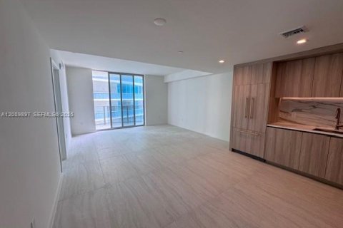 Condominio en alquiler en Miami, Florida, 2 dormitorios, 96.71 m2 № 2072828 - foto 6