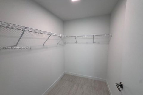 Condominio en alquiler en Miami, Florida, 2 dormitorios, 96.71 m2 № 2072828 - foto 15