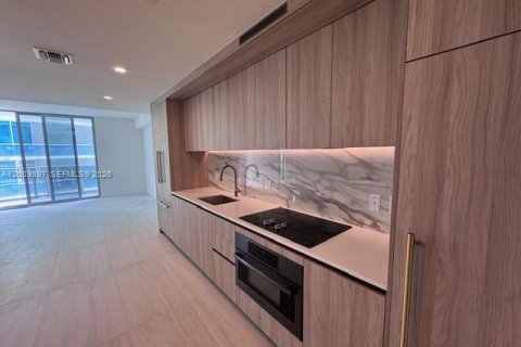Condominio en alquiler en Miami, Florida, 2 dormitorios, 96.71 m2 № 2072828 - foto 3