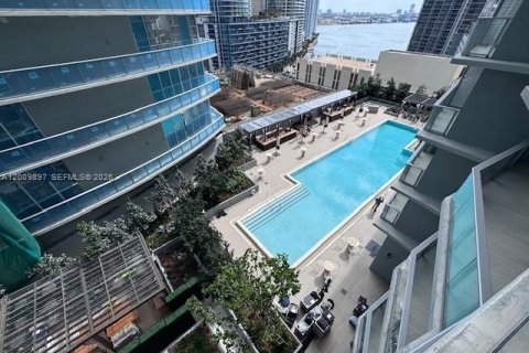 Condominio en alquiler en Miami, Florida, 2 dormitorios, 96.71 m2 № 2072828 - foto 29