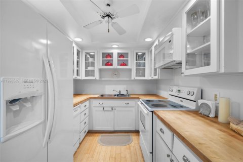 Condominio en venta en Key Biscayne, Florida, 1 dormitorio, 78.04 m2 № 2060448 - foto 9