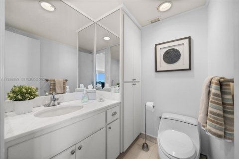 Condominio en venta en Key Biscayne, Florida, 1 dormitorio, 78.04 m2 № 2060448 - foto 11