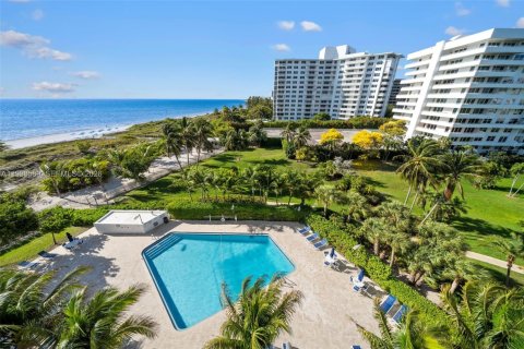Condominio en venta en Key Biscayne, Florida, 1 dormitorio, 78.04 m2 № 2060448 - foto 20