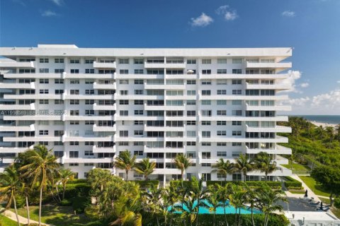 Condominio en venta en Key Biscayne, Florida, 1 dormitorio, 78.04 m2 № 2060448 - foto 24