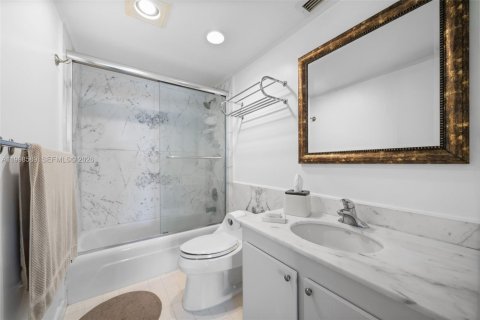 Condominio en venta en Key Biscayne, Florida, 1 dormitorio, 78.04 m2 № 2060448 - foto 16