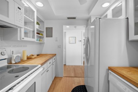 Condominio en venta en Key Biscayne, Florida, 1 dormitorio, 78.04 m2 № 2060448 - foto 10