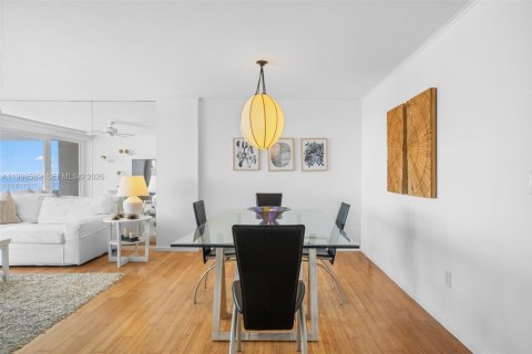 Condominio en venta en Key Biscayne, Florida, 1 dormitorio, 78.04 m2 № 2060448 - foto 4