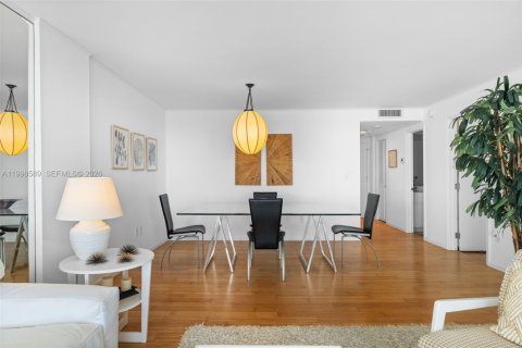 Condominio en venta en Key Biscayne, Florida, 1 dormitorio, 78.04 m2 № 2060448 - foto 3