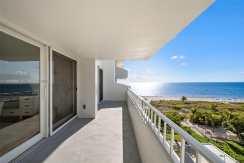 Condominio en venta en Key Biscayne, Florida, 1 dormitorio, 78.04 m2 № 2060448 - foto 18