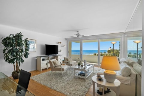 Condominio en venta en Key Biscayne, Florida, 1 dormitorio, 78.04 m2 № 2060448 - foto 5