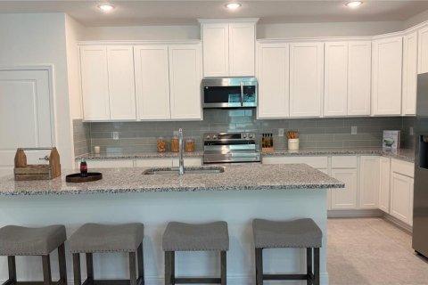 House in Gainesville, Florida 4 bedrooms, 199.83 sq.m. № 2338952 - photo 2