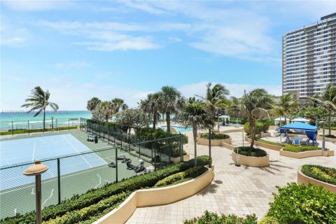 Снять в аренду кондоминиум в Халландейл-Бич, Флорида 2 спальни, 181.62м2, № 1871869 - фото 17