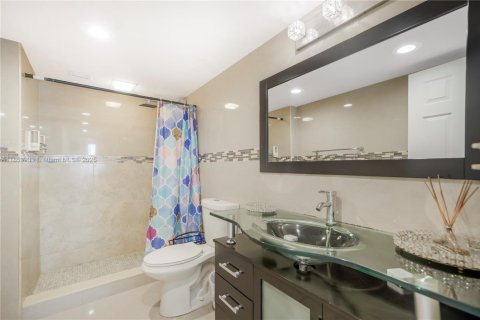 Снять в аренду кондоминиум в Халландейл-Бич, Флорида 2 спальни, 181.62м2, № 1871869 - фото 9