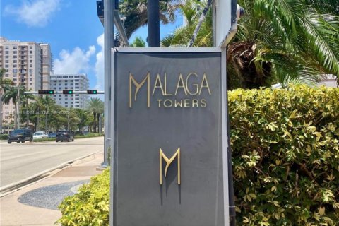 Снять в аренду кондоминиум в Халландейл-Бич, Флорида 2 спальни, 181.62м2, № 1871869 - фото 1