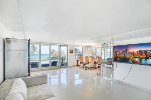 Снять в аренду кондоминиум в Халландейл-Бич, Флорида 2 спальни, 181.62м2, № 1871869 - фото 5