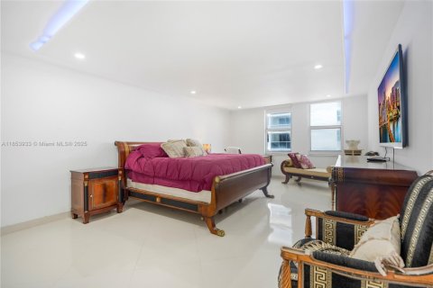 Снять в аренду кондоминиум в Халландейл-Бич, Флорида 2 спальни, 181.62м2, № 1871869 - фото 15