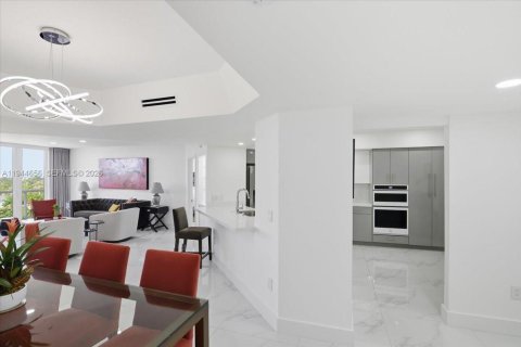 Купить кондоминиум в Серфсайд, Флорида 3 спальни, 157м2, № 2001461 - фото 6