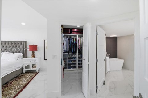 Купить кондоминиум в Серфсайд, Флорида 3 спальни, 157м2, № 2001461 - фото 15