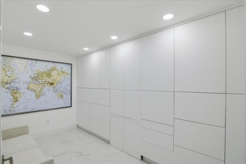 Купить кондоминиум в Серфсайд, Флорида 3 спальни, 157м2, № 2001461 - фото 25