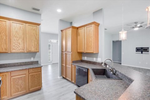 House in Alachua, Florida 4 bedrooms, 197.42 sq.m. № 1853159 - photo 9