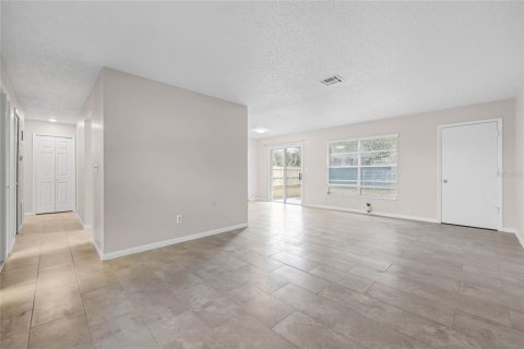House in Orlando, Florida 2 bedrooms, 100.33 sq.m. № 1905910 - photo 4